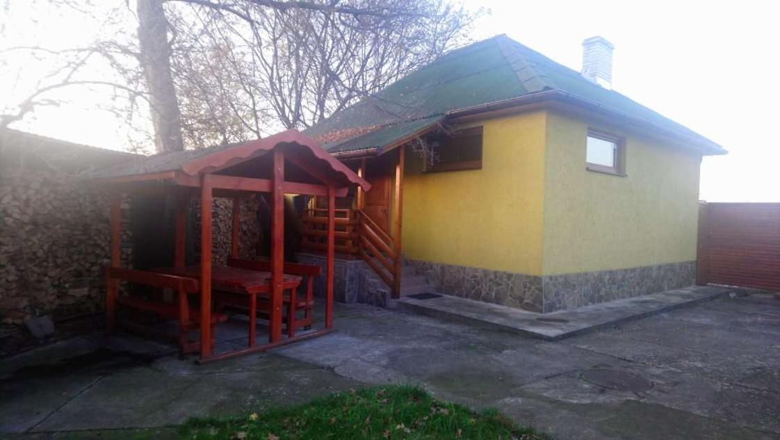 Садиба У Яноша 维诺吉拉季夫 外观 照片